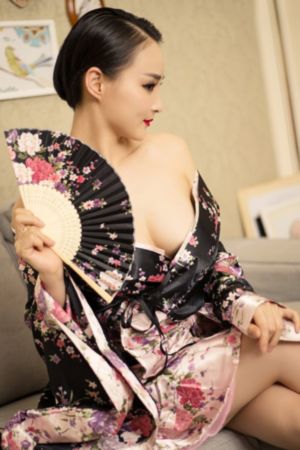 从后面挺进朋友未婚妻视频